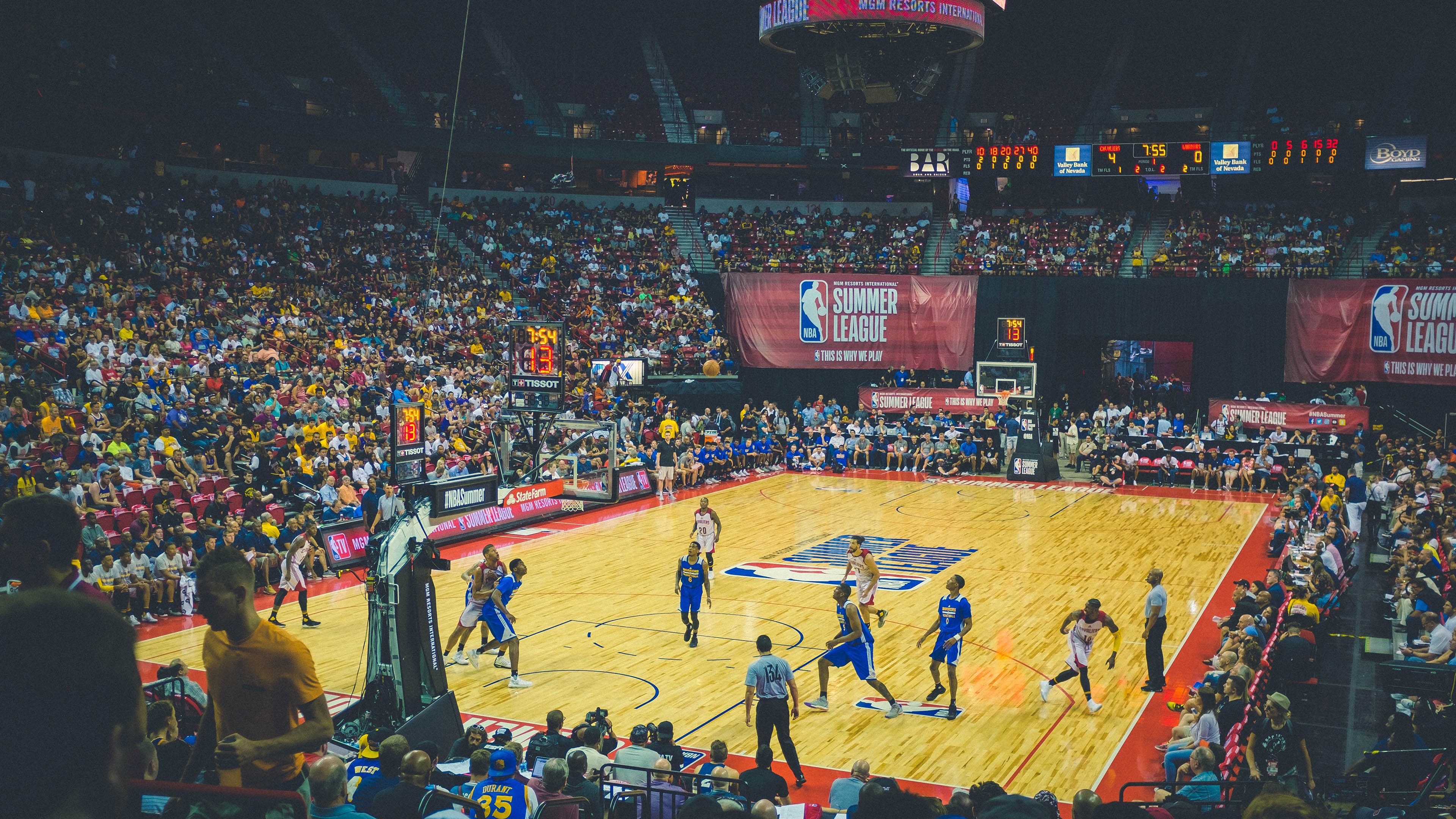 爱游戏官方-经典比赛：永恒的篮球神话时刻，篮球界的神话