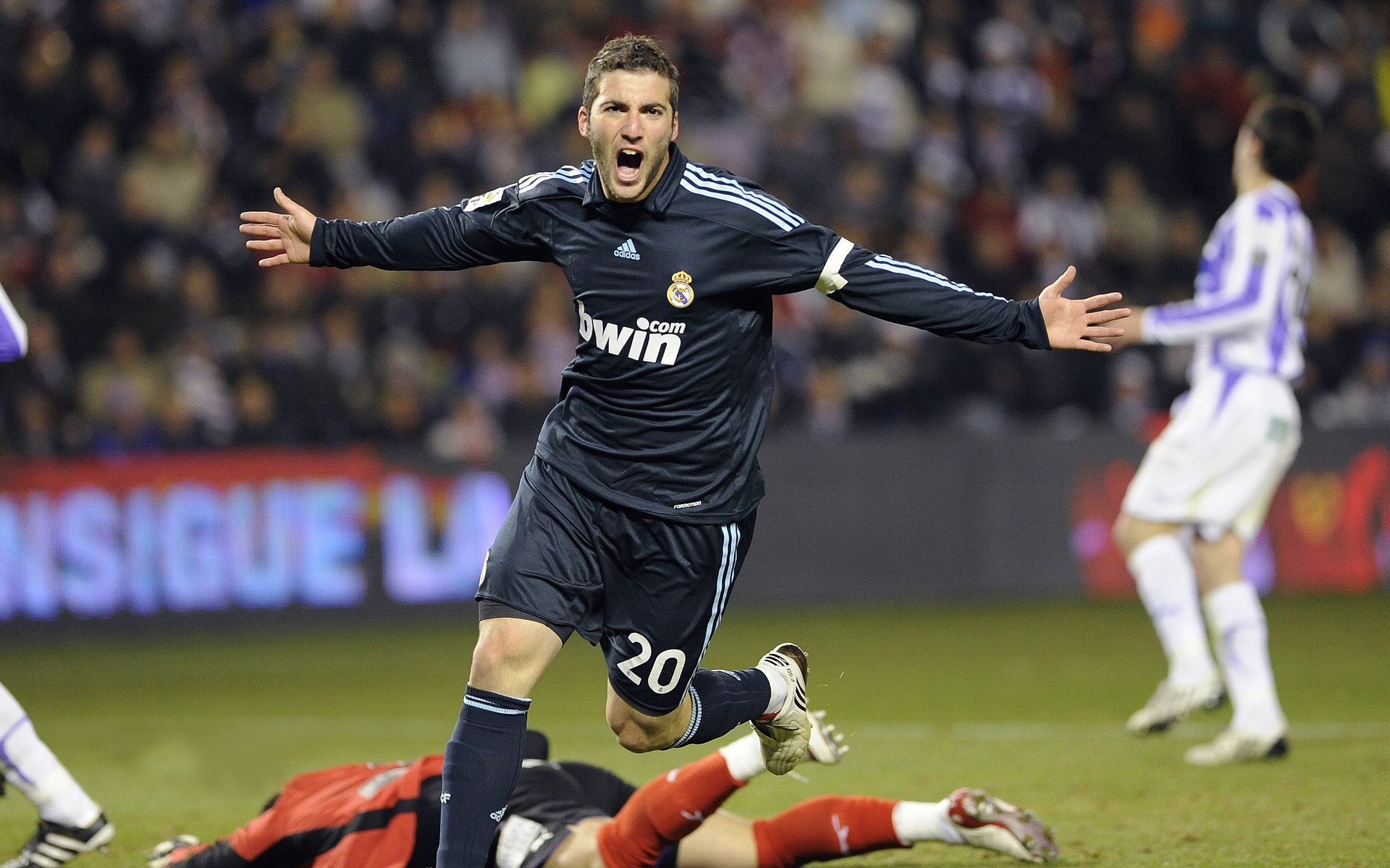 AYX体育官网-球队在比赛中打出高效率，取得胜利，面对这么多的困难,球队怎么能赢得比赛呢_